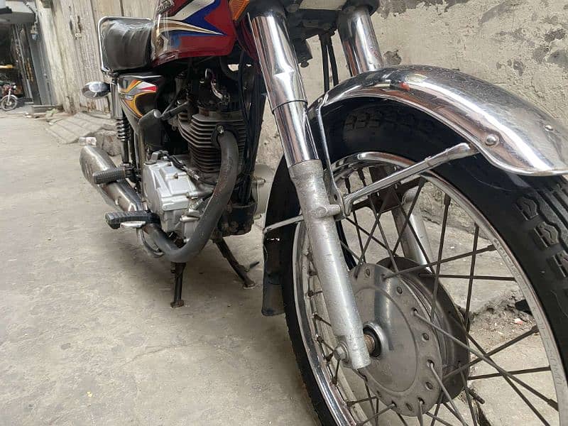 i am selling my HONDA 125 urgent 4