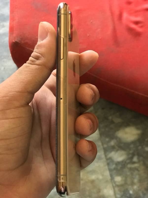 Iphone Xs gold colour urgent sale 2