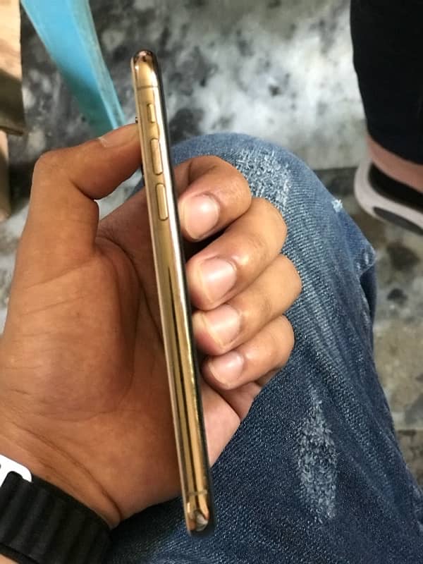 Iphone Xs gold colour urgent sale 3