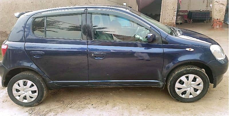 Toyota Vitz 2000 1