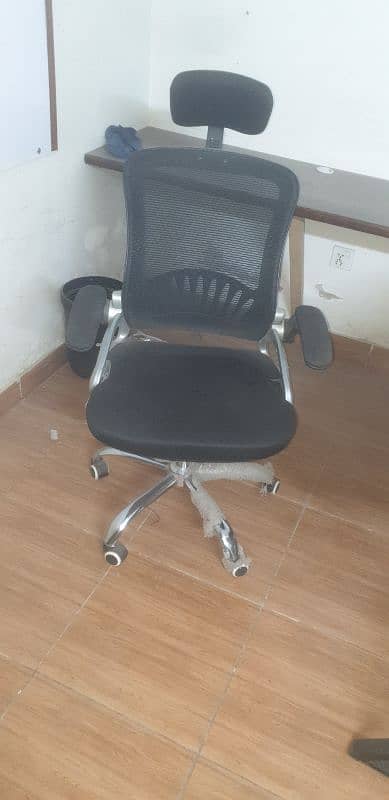 Salam office chair and tables 4