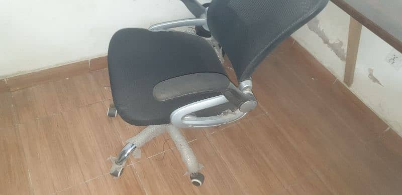 Salam office chair and tables 6