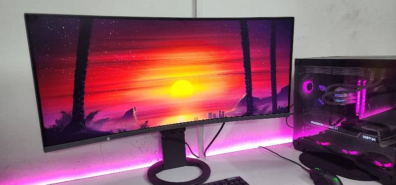 Samsung 34" Ultrawide Curved 4K QHD 100hz USB-C Monitor 2