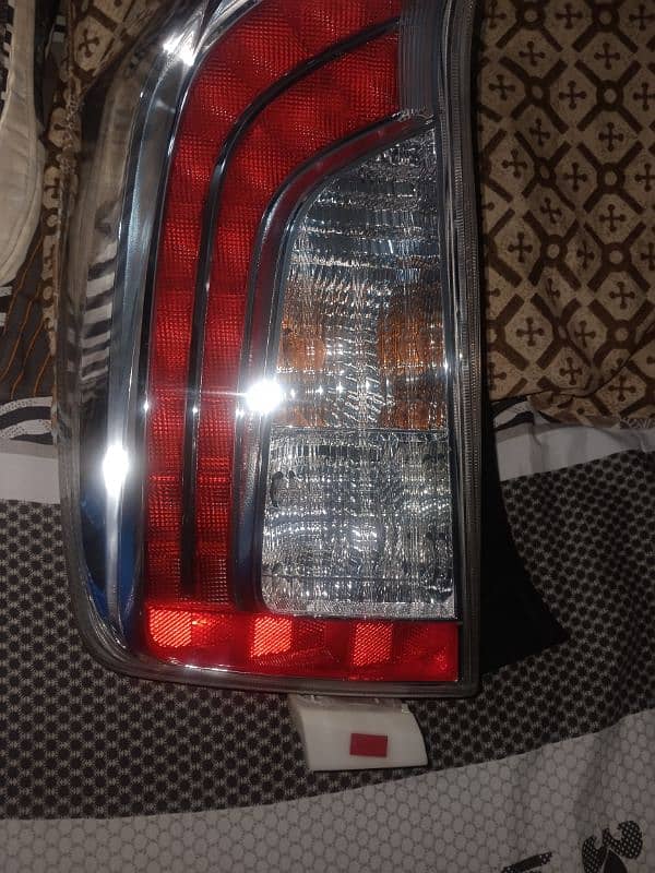 Toyota Prius back light 3