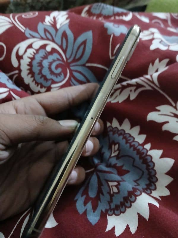 I phone xs max non pta factory unlock 4