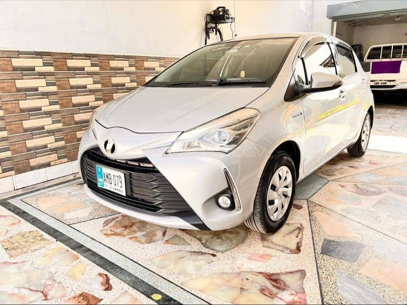 Toyota Vitz Hybrid G 2017 9