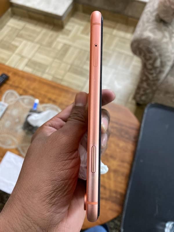 iPhone XR 4