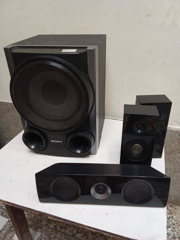 sony subwoofer and speakers 0