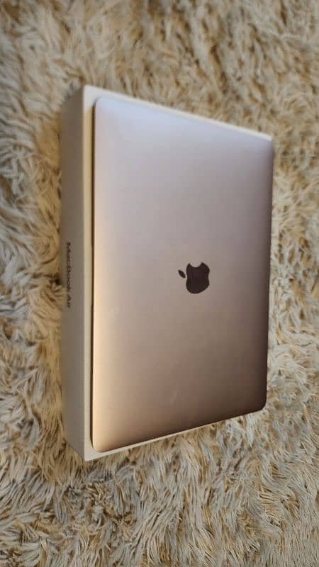 MacBook Air M1 + BOX 8