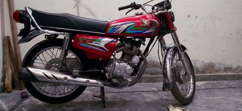 honda 125 red colour 22/23 1