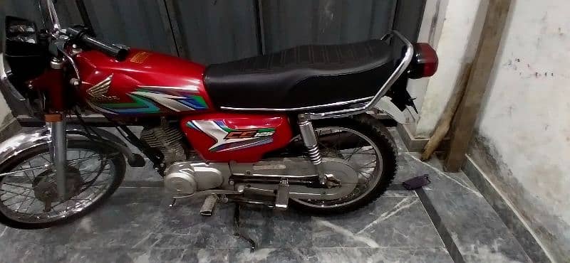 honda 125 red colour 22/23 3