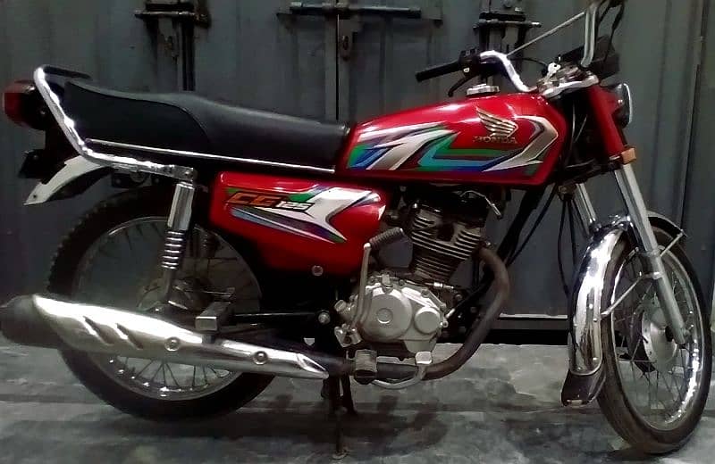 honda 125 red colour 22/23 6