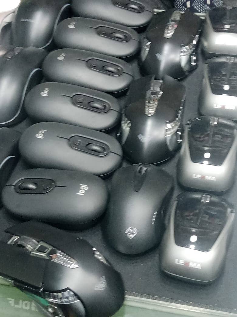 Laat waly behtreen mouse aur keyboards available. Wired mouse, 8