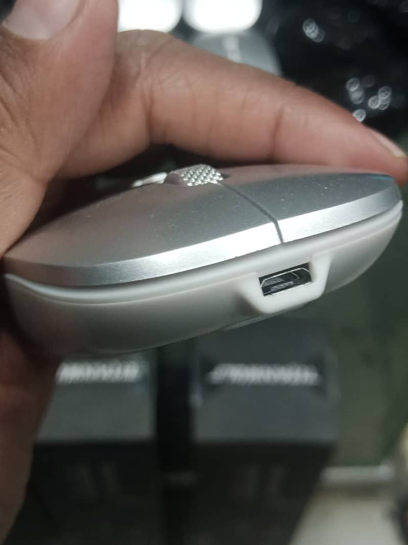 Laat waly behtreen mouse aur keyboards available. Wired mouse, 13