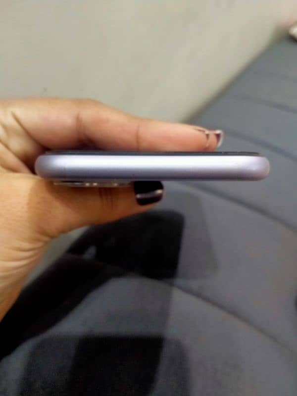 iphone 11 Non PTA 4