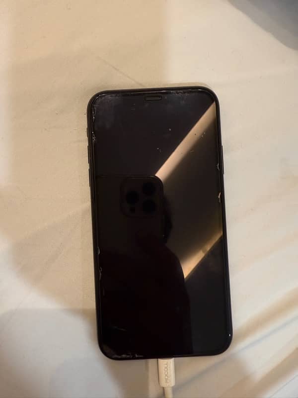 iPhone XR slightly used urgent sale 4