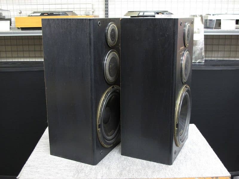 Pioneer Speakers in very good condition 2