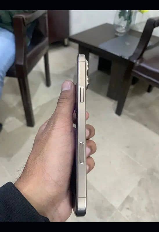 iphone 16pro max 256gb. 03166281100 1