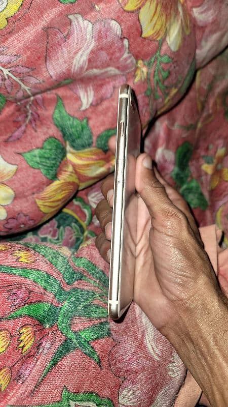 IPhone 8 plus Gold 5