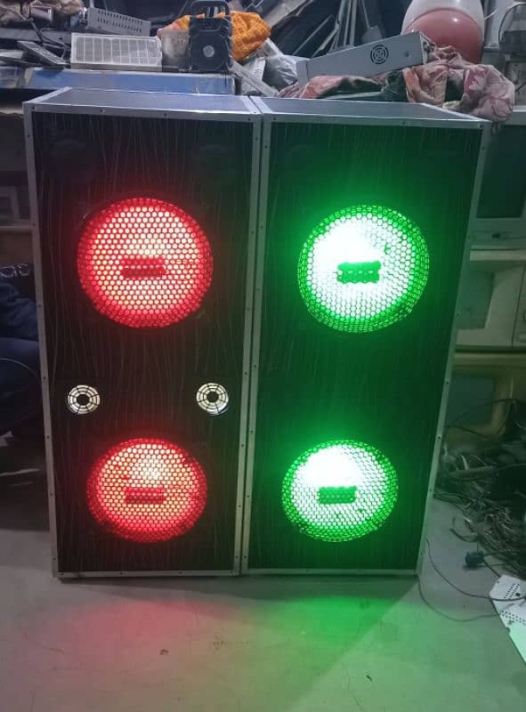 speakers 10