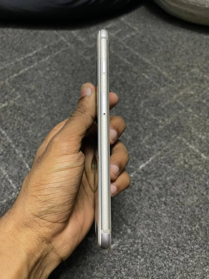 Apple iPhone 8 Plus 2