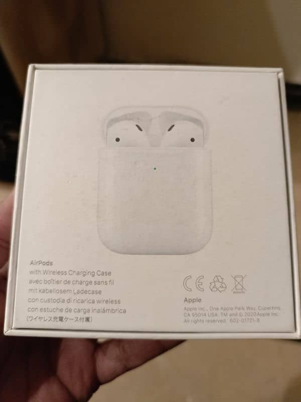 I m salling brand new apple airpods 1