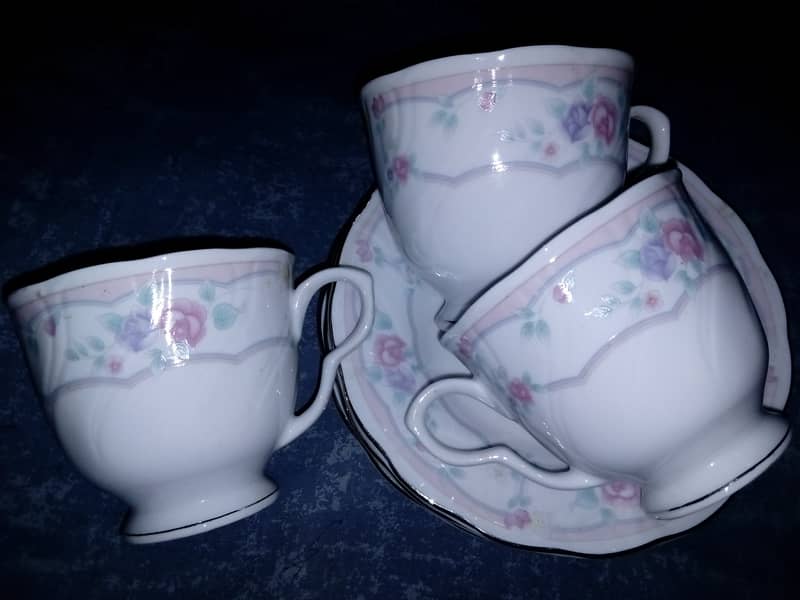 Tea Cups Saucers, Wine Glasses, Water Glasses 0