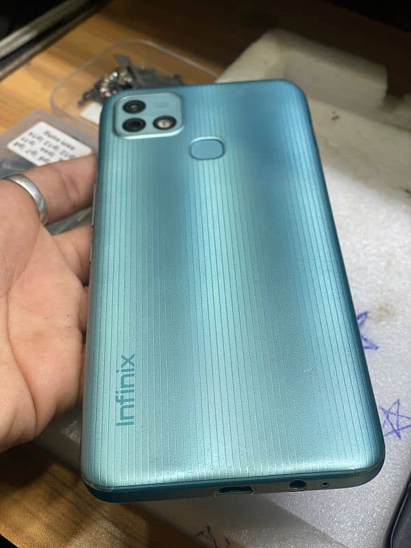 Infinix hot 10i 4/128 3