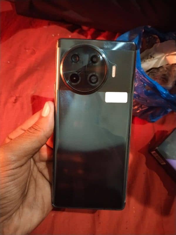 Tecno Spark 20 pro plus 2