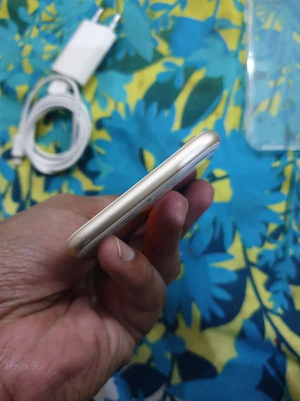 iPhone 7 128gb Gold PTA Approved 100% genuine 7