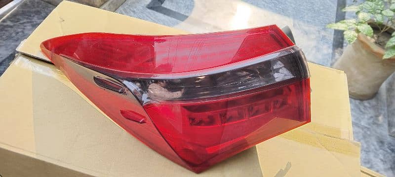 Toyota grande 2016 model back light with indicator and back grill. 1