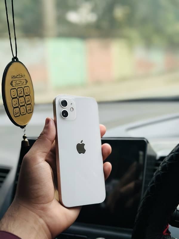 iPhone 12 64gb jv non pta 10/10 white 7