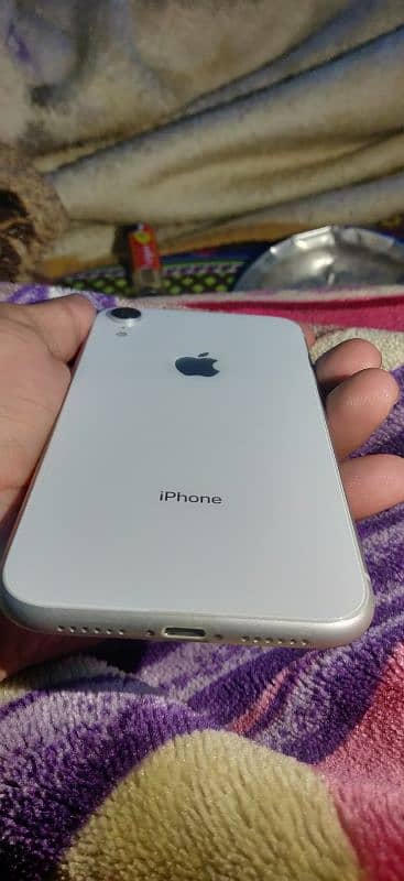 Iphone XR      03016218876. . . . . . . 03248064948 2