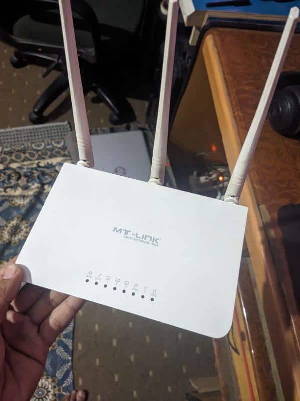 3 Antenna WiFi Router with Power Bank 0