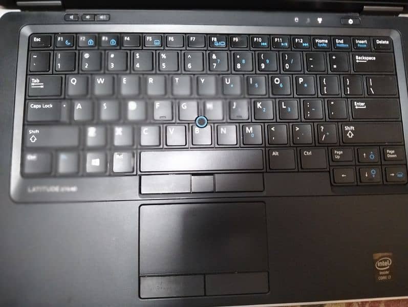 DEll latitude e7440 1