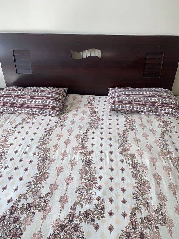 selling bed set 1