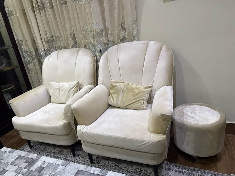 Sofa Chairs with Round Table 0