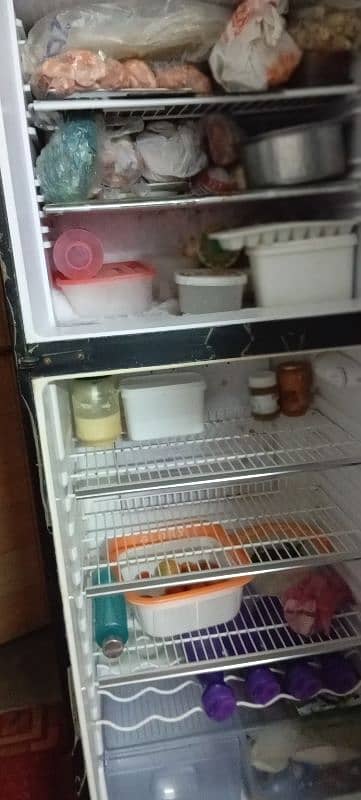 Jumbo size Refrigerator in excellent condition 5