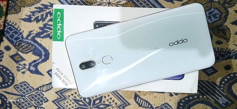 Oppo F11 8/256 with original Box 2