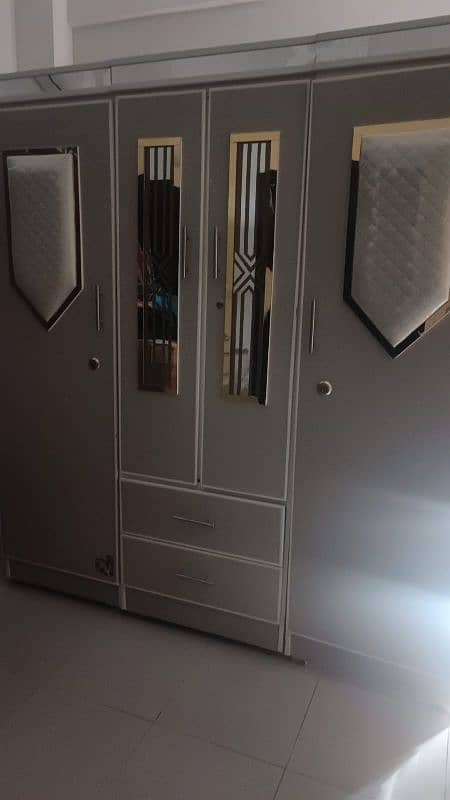 full bedroom set in very good condition 5