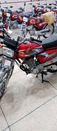 Honda 125 2023 modl good condtion only what's up cell