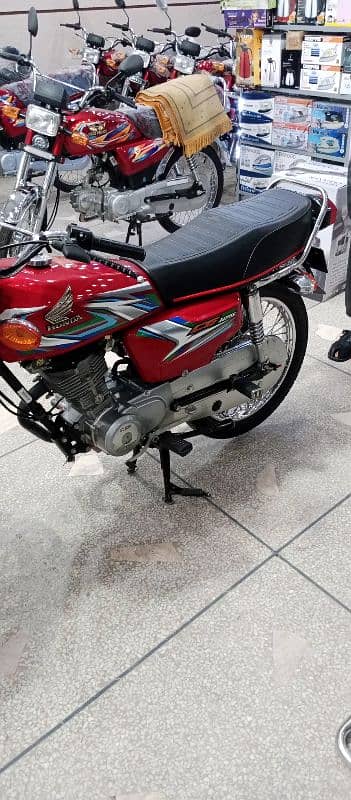 Honda 125 2023 modl good condtion only what's up cell 1