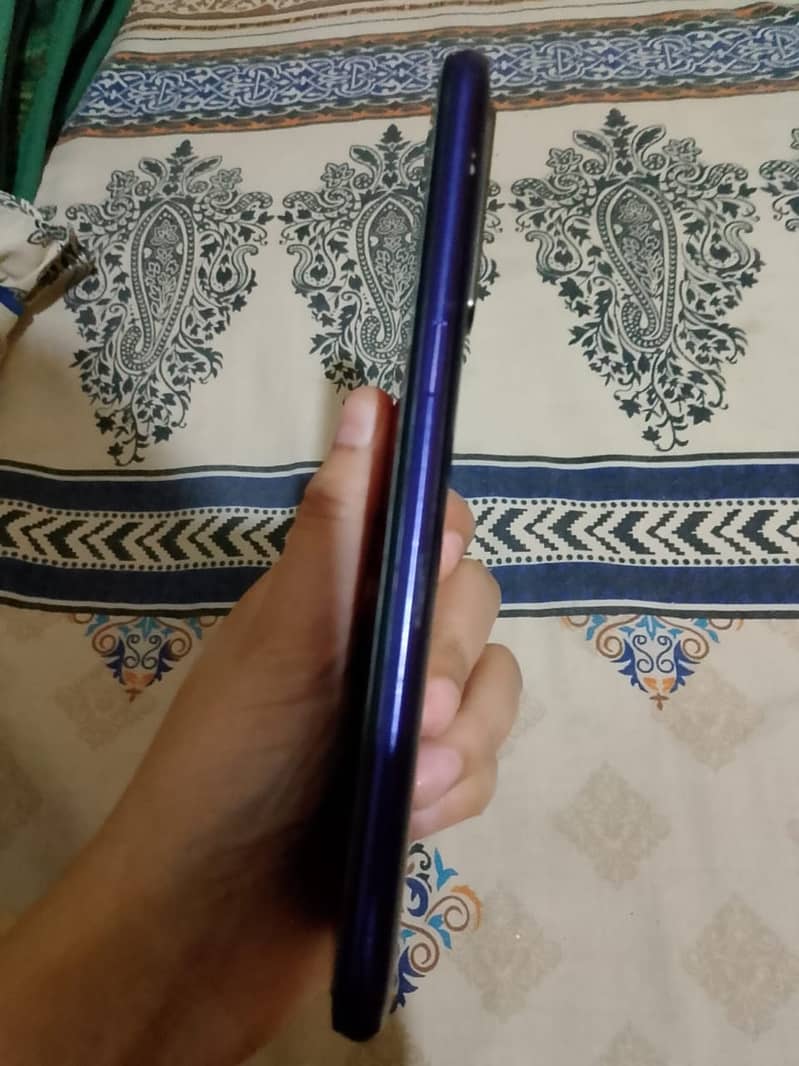 realme 5 withbox 10/9 condition 2