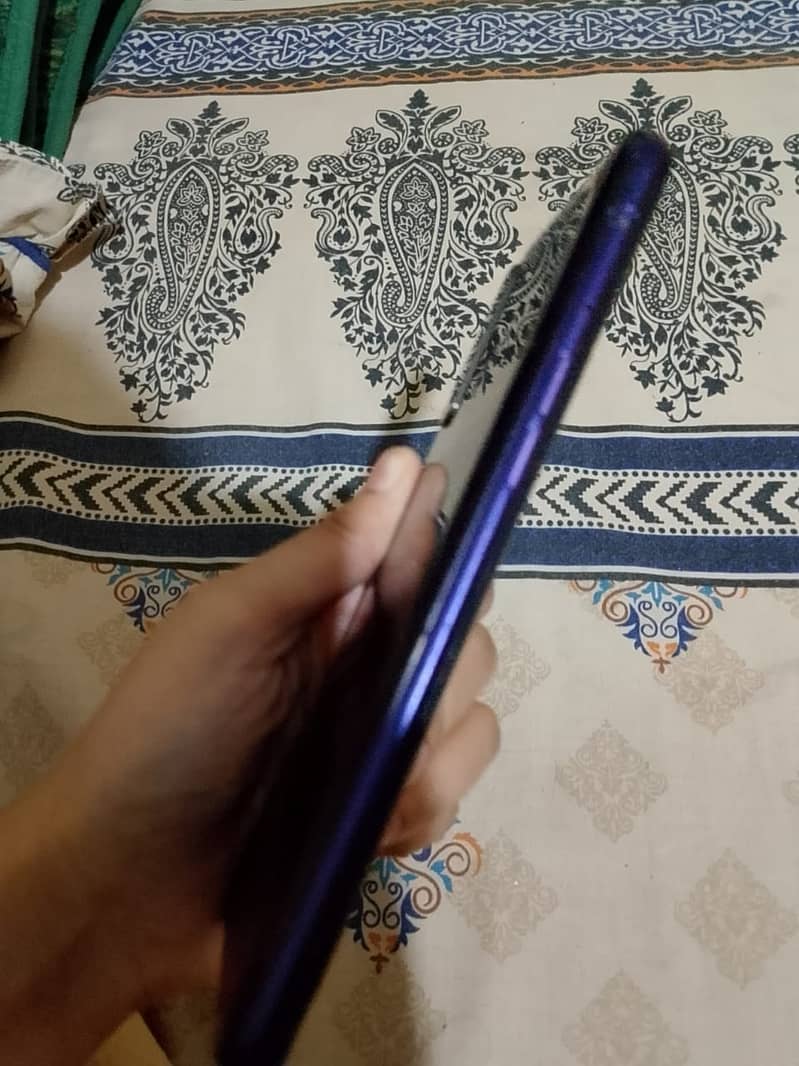 realme 5 withbox 10/9 condition 5