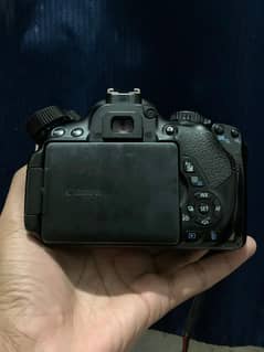 Canon 650d with Bag Charger strap memory Card & 50mm 1.8 Lens prime