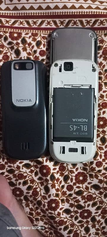 Nokia 2680-2 Flip . . . . . Nokia 303 4