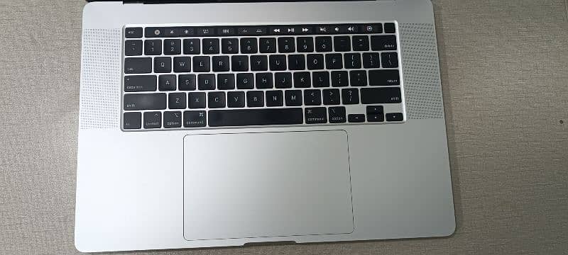 Apple Macbook pro 2019 16" Ci7 32Gb Ram 512Gb 9