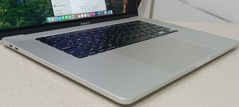 Apple Macbook pro 2019 16" Ci7 32Gb Ram 512Gb 10