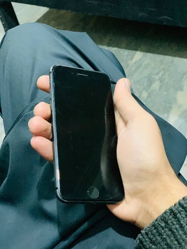 iphone 8 non PTA 64gb 1