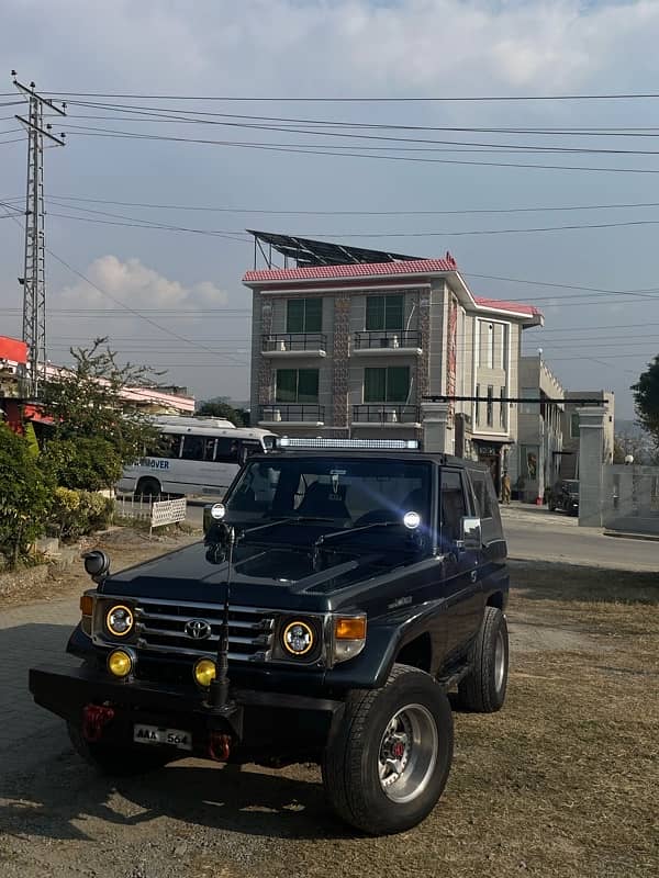 Toyota Land Cruiser 1989 11